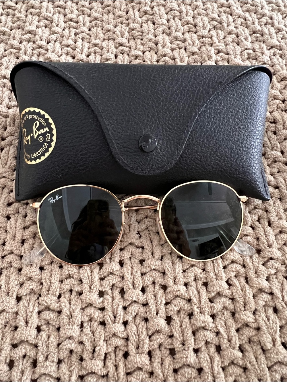Ray-Ban Round Metal Sunglasses Gold Frame with Black Lenses